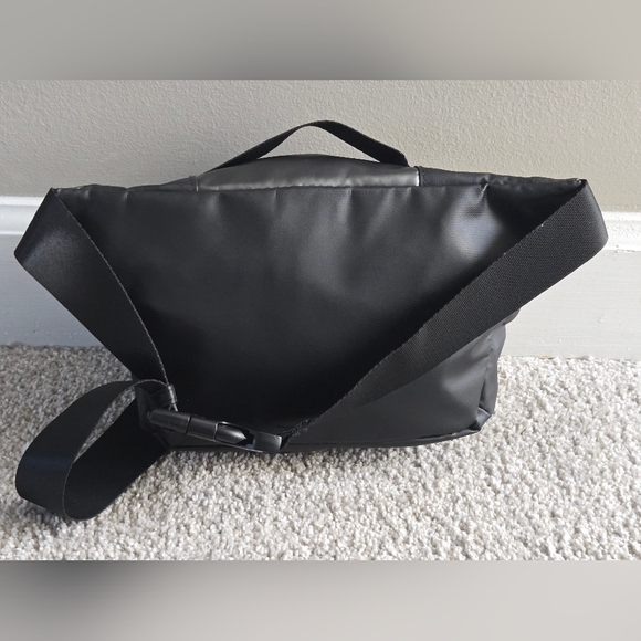 Versace Parfums Black Belt Bag Unisex - Picture 2 of 4